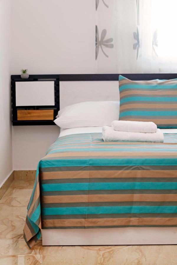 Modern 2-Bed Apt, Late Check In Available Split Kültér fotó